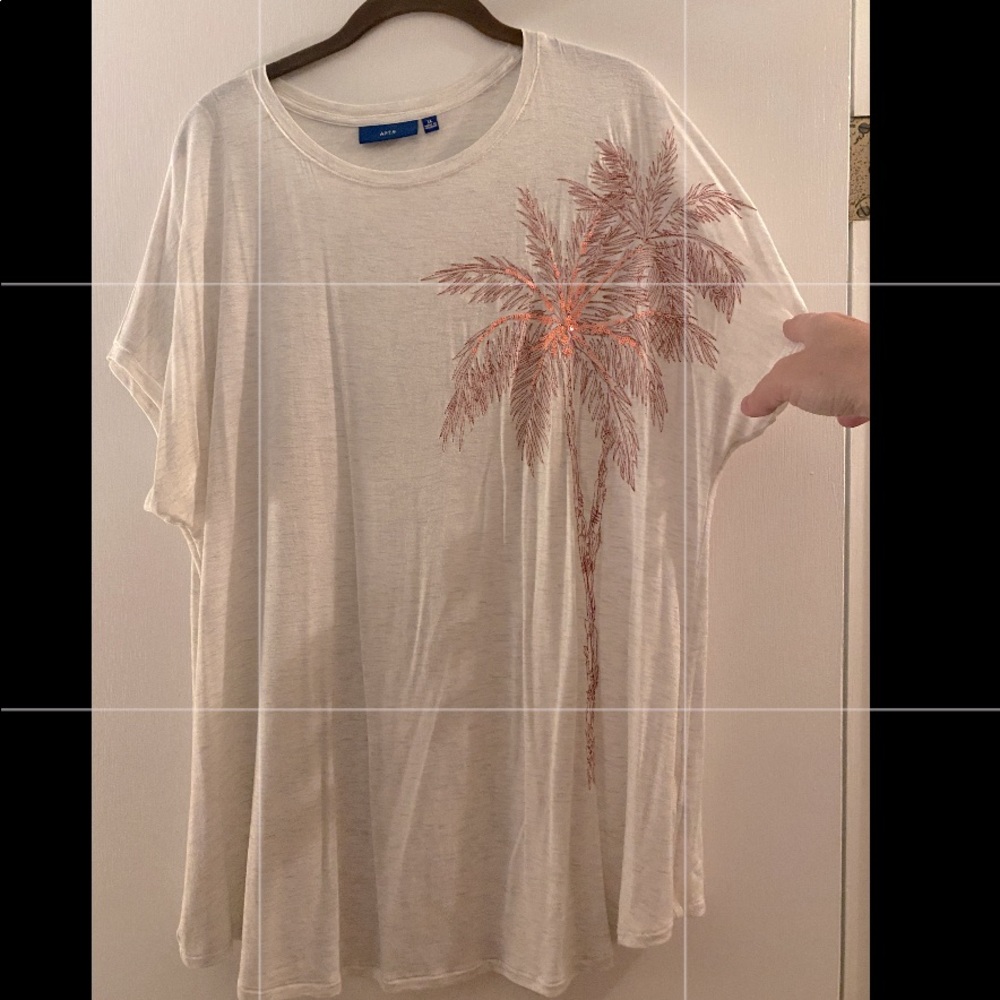 NBW.Apt.9.Oatmeal speckled jersey shirt w/ palm tree design the sequence.Size:XL